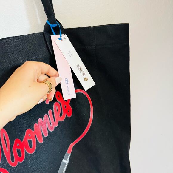 NEW BLOOMINGDALES Exclusive Black Red Bloomies Carryall Shoulder Tote Bag Purse - Picture 6 of 13